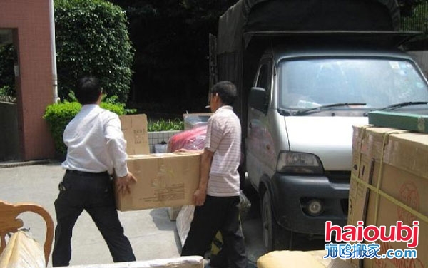 防偷防盜防搬家，正規(guī)搬家公司提醒您一定要注意生活細(xì)節(jié)，切勿被不法分子鉆了空子，搬家的時(shí)候一定要注意察言觀色，壞人隨處都存在，只是需要我們保護(hù)好自己。.jpg